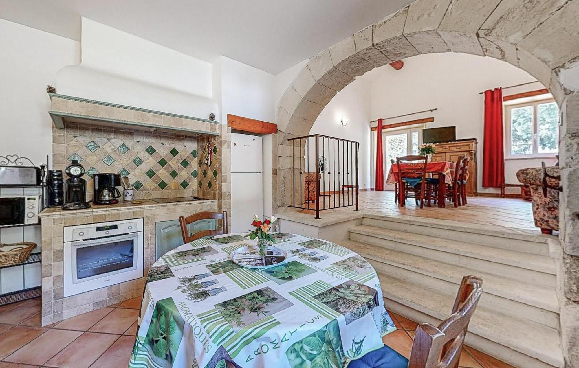Awesome Home In Bollene With Wifi Luaran gambar